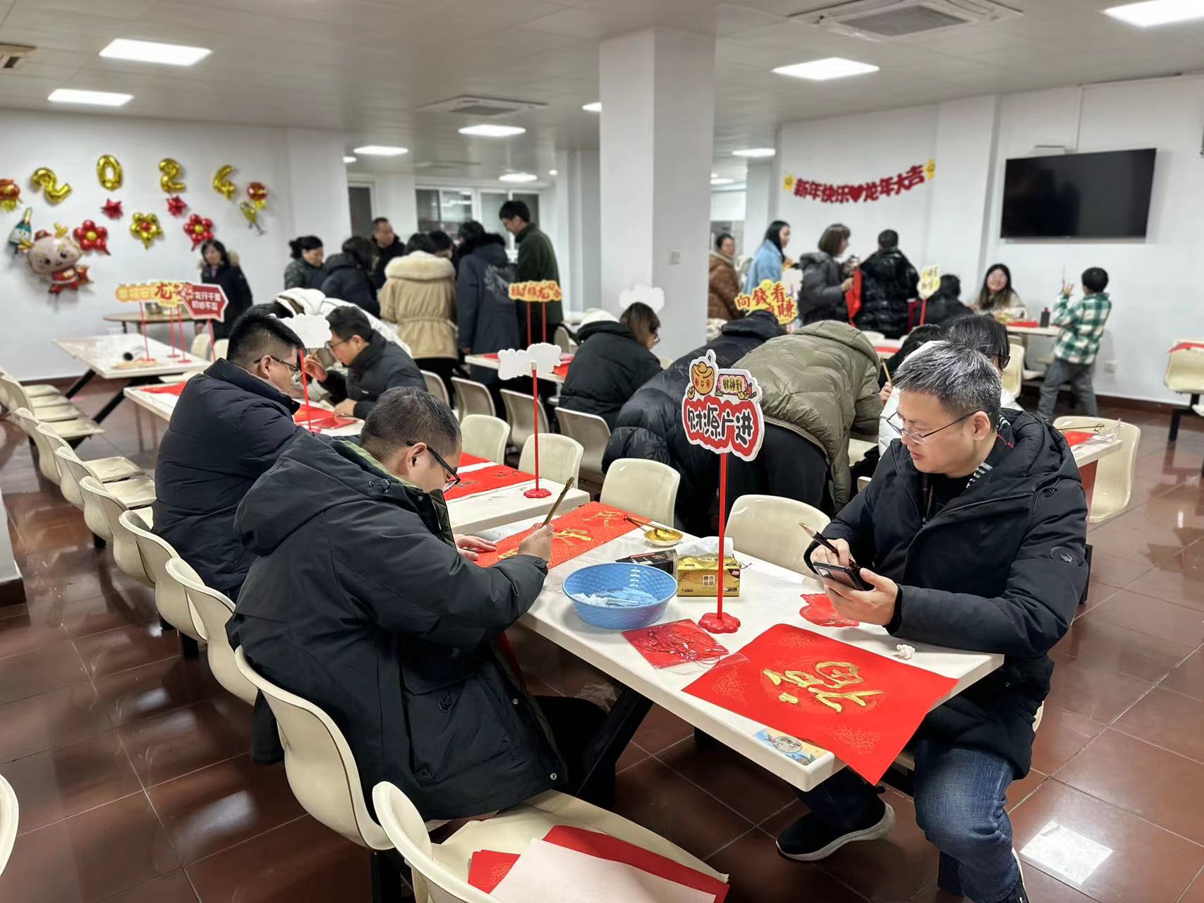 “迎春接福，共慶佳節(jié)”包餃子、寫(xiě)春聯(lián)活動(dòng)1 (25).jpg